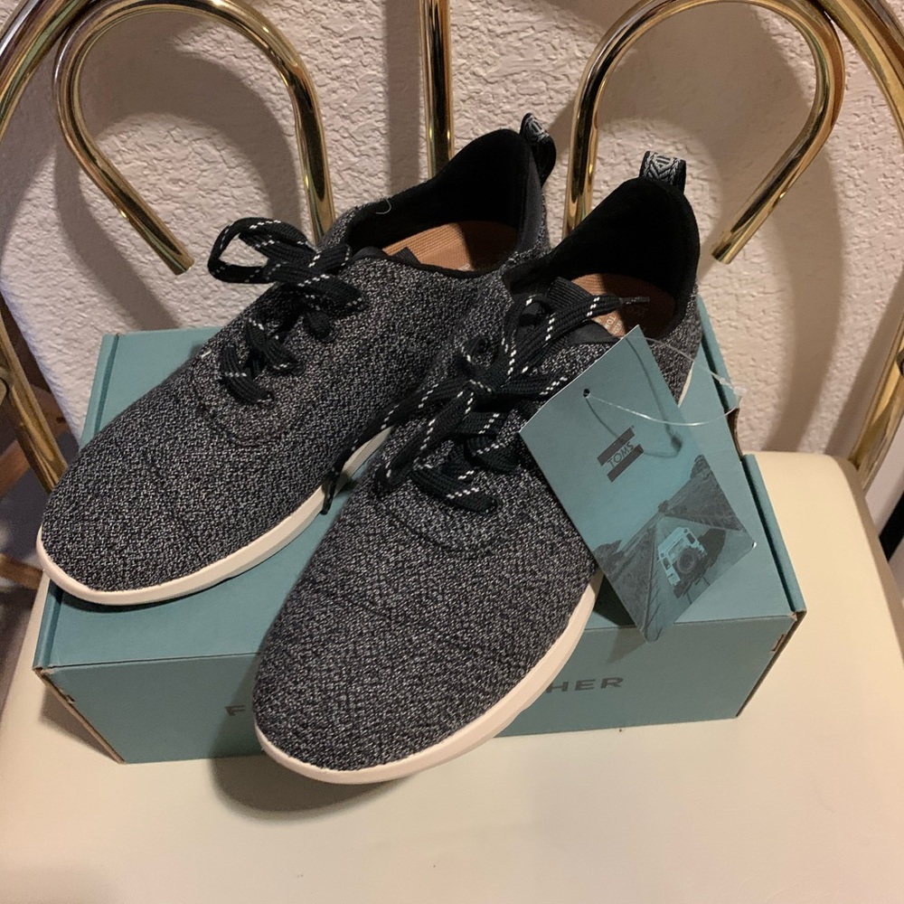 **SOLD** New TOMS Womens Cabrillo Black
